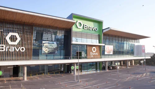 Bravo Market-in fasadı