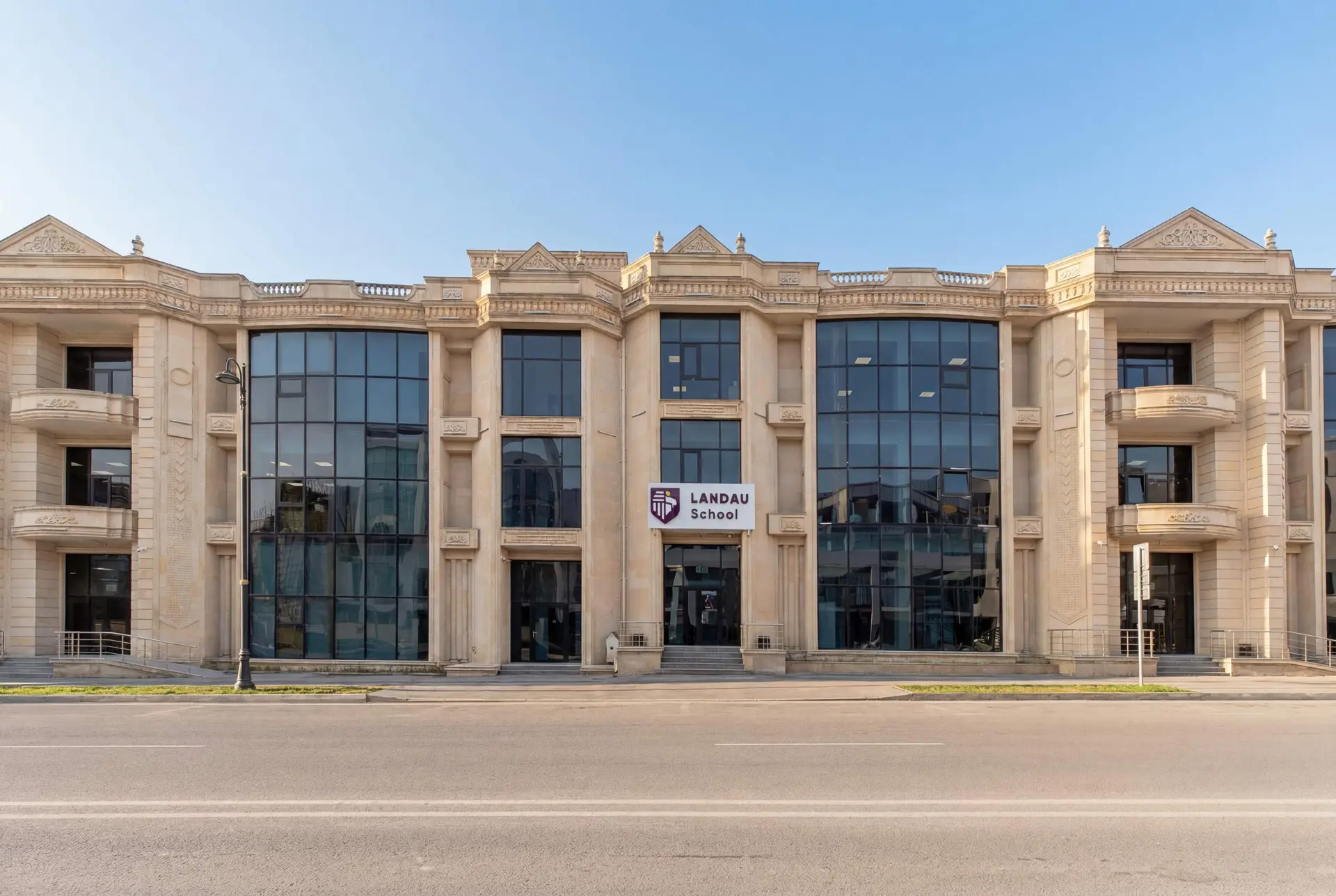 Landau məktəbinin fasadı