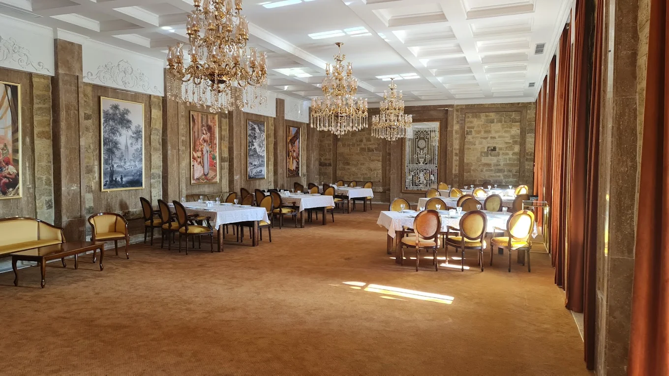 Gala Bazaar Hotel-in restoran zalı