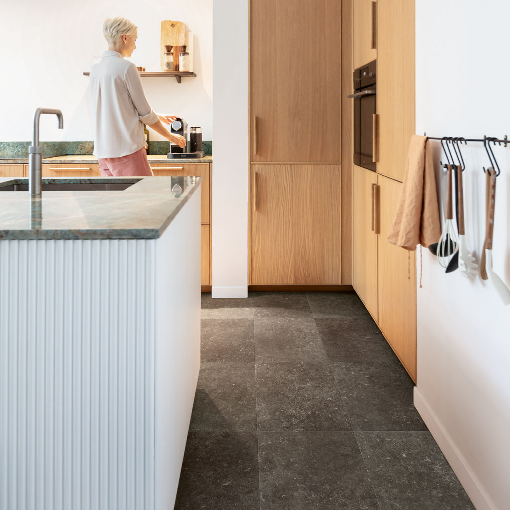Quick-Step Muse MUS5484 daş görünüşlü laminatı ilə mətbəx