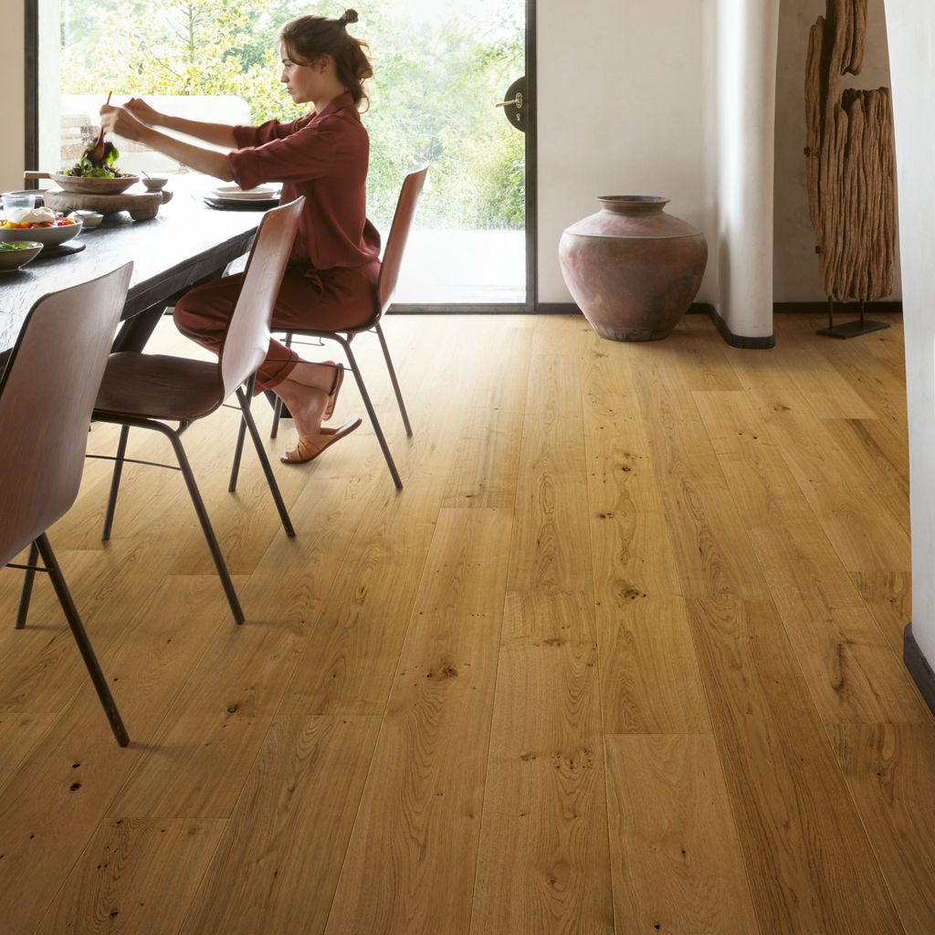 Quick-Step Cala CAL7449 parketi ilə yemək otağı